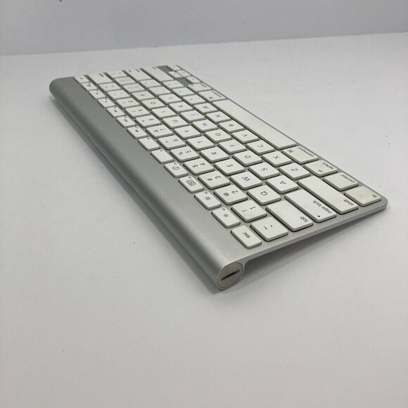 Genuine Apple A1314 Bluetooth Aluminum Keyboard Silver Compact - TESTED - Picture 7 of 8